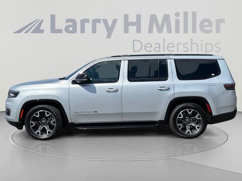 Used 2024 Jeep Wagoneer Series III AWD/4WD image 2