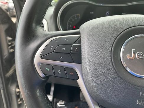 Used 2019 Jeep Grand Cherokee Altitude AWD/4WD image 15