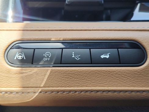Used 2025 INFINITI QX80 Sensory AWD/4WD image 18
