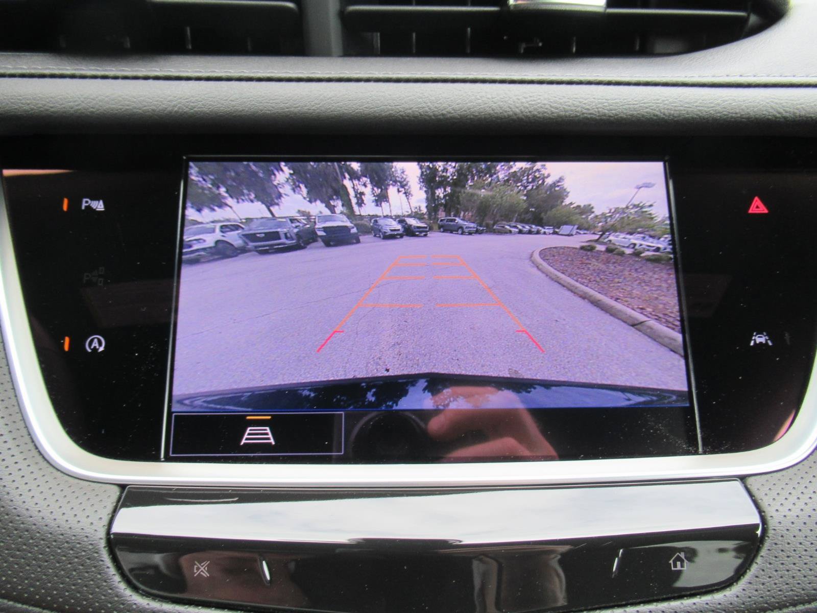 Used 2025 Cadillac XT6 Luxury FWD image 30