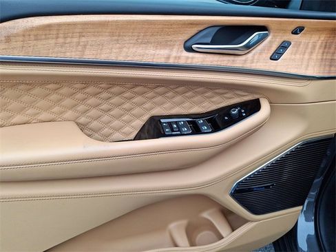 Used 2024 Jeep Grand Cherokee Summit image 10