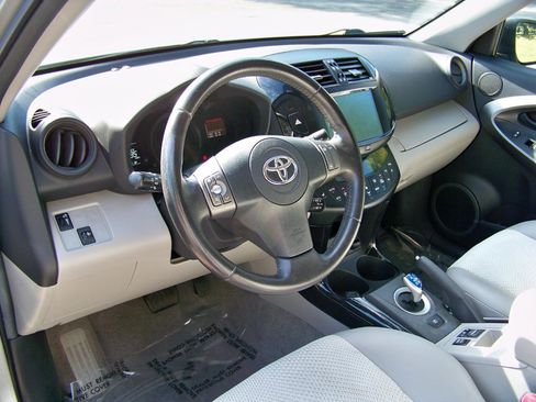 Used 2014 Toyota RAV4 EV image 26
