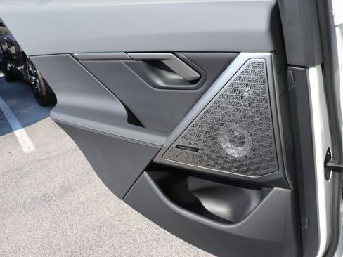 New 2026 BMW 550e xDrive image 33