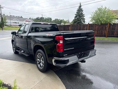 Used 2023 Chevrolet Silverado 1500 LT AWD/4WD image 5