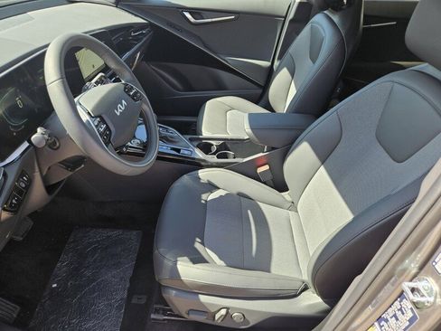 New 2025 Kia Niro EX image 7