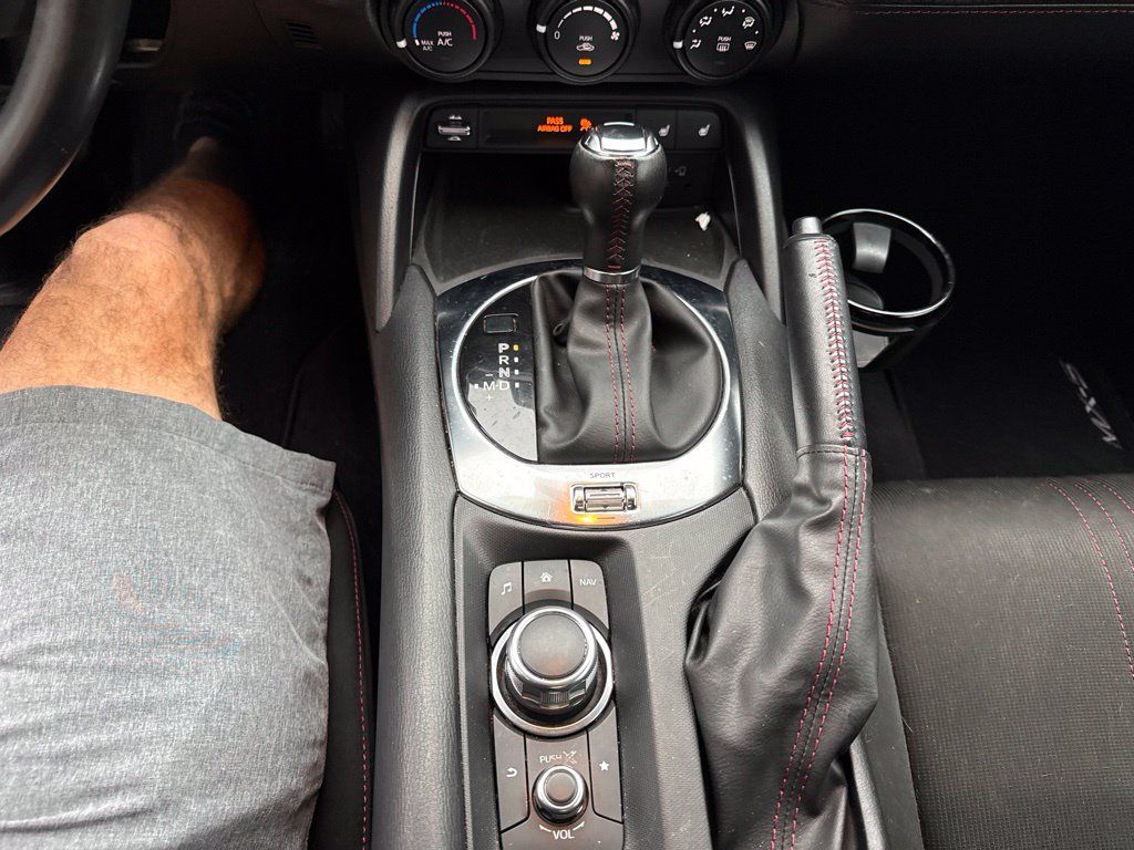 Used 2018 MAZDA MX-5 Miata RF Club RWD image 13
