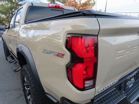 Used 2023 Chevrolet Colorado ZR2 w/ ZR2 Convenience Package III image 10