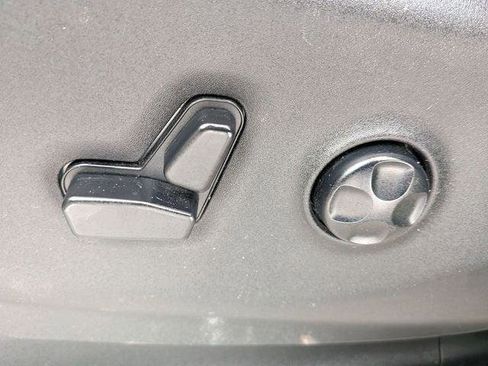 Certified 2018 Chrysler Pacifica Touring-L image 12