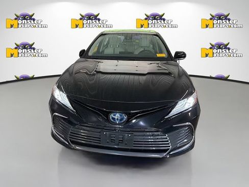 Used 2022 Toyota Camry XLE FWD image 2