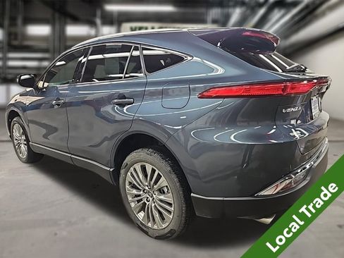 Used 2024 Toyota Venza XLE image 2