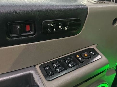 Used 2003 HUMMER H2 w/ Preferred Equipment Group image 30