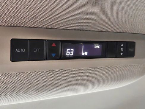 Used 2021 Toyota Sienna LE FWD image 27