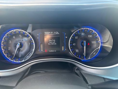 Used 2018 Chrysler Pacifica Touring-L w/ Premium Audio Group FWD image 20
