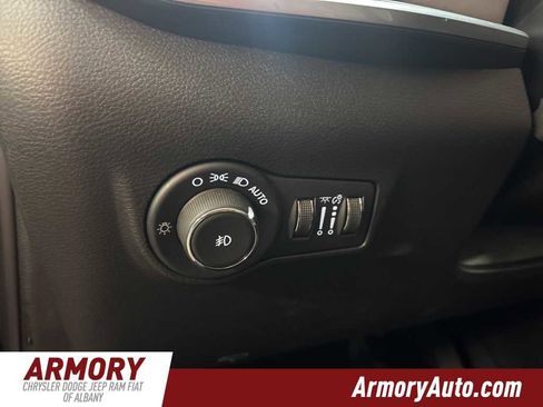 Used 2025 Jeep Compass Limited image 10