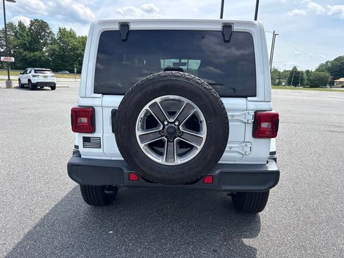 Used 2022 Jeep Wrangler Unlimited Sahara w/ LED Lighting Group AWD/4WD image 7