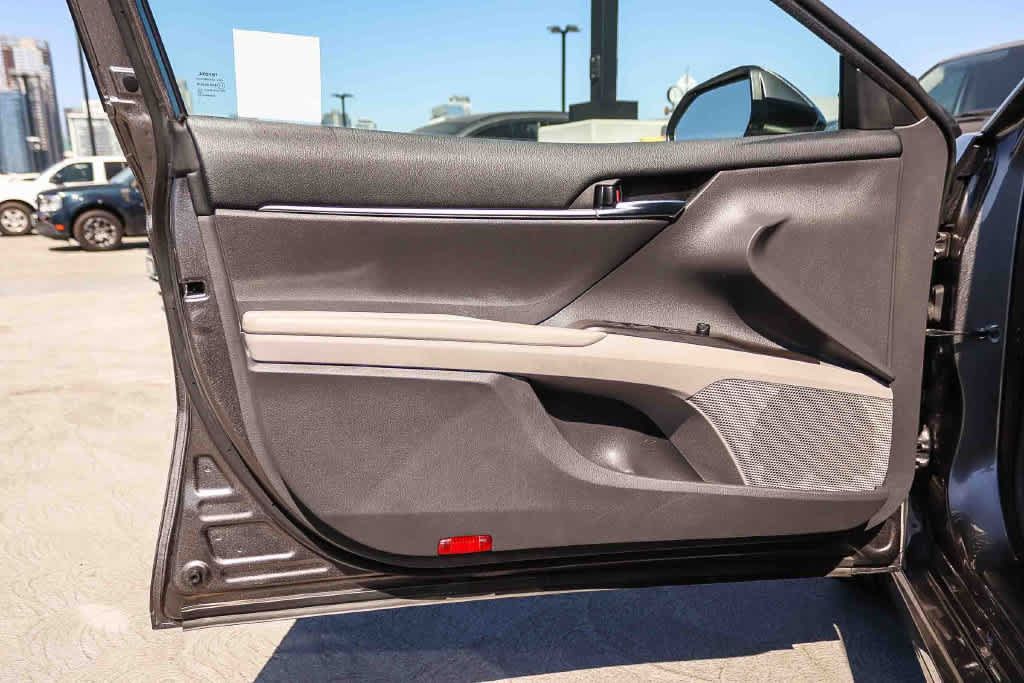 Used 2021 Toyota Camry SE FWD image 21