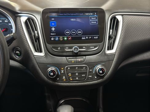 Used 2022 Chevrolet Malibu LT image 25
