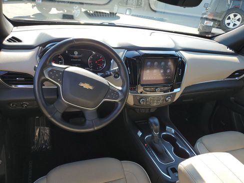 Used 2022 Chevrolet Traverse Premier FWD image 10
