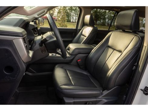 Used 2024 Ford Expedition Max XLT image 11