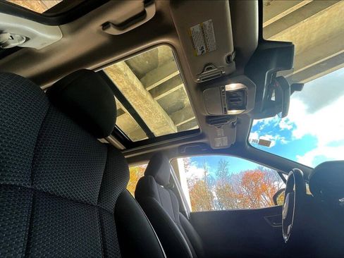 Used 2022 Subaru Forester Premium image 12