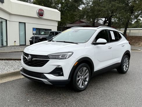 Used 2022 Buick Encore GX Essence w/ Experience Buick Package image 9