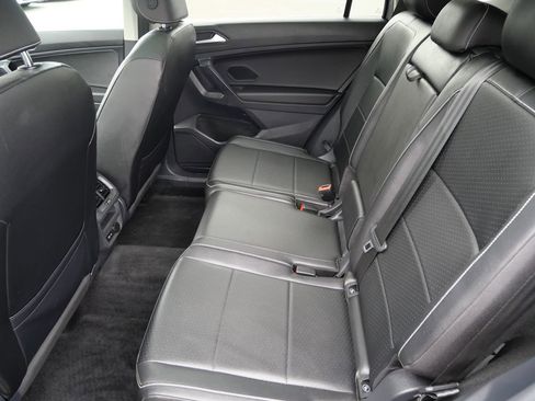 Used 2021 Volkswagen Tiguan SE w/ Panoramic Sunroof Package AWD/4WD image 23
