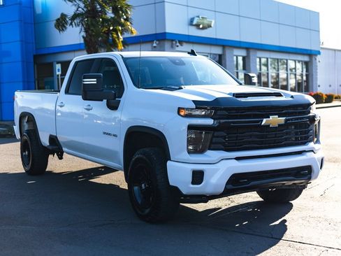 Used 2024 Chevrolet Silverado 3500 LT AWD/4WD image 6