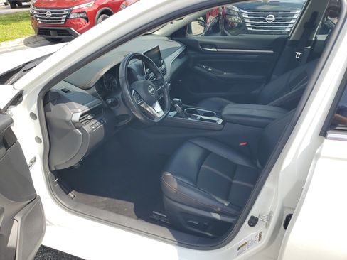 Certified 2024 Nissan Altima 2.5 SR FWD image 11
