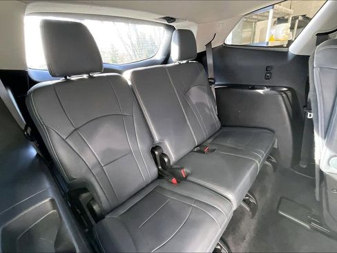 Used 2018 Buick Enclave Essence image 32