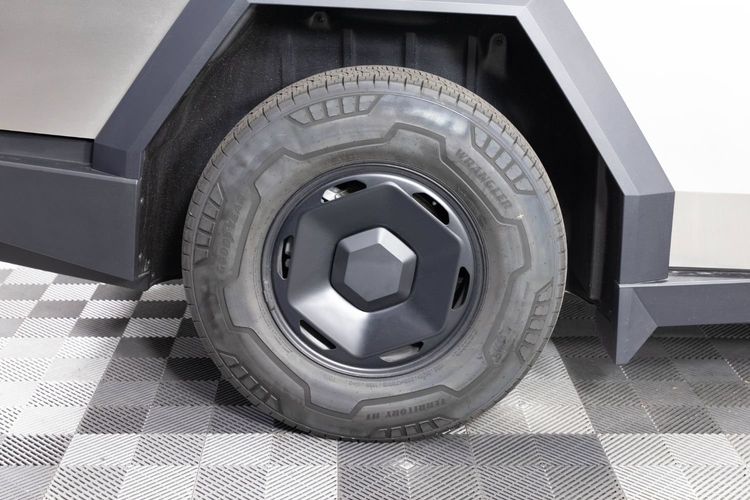 Used 2026 Tesla Cybertruck AWD Crew Cab image 38