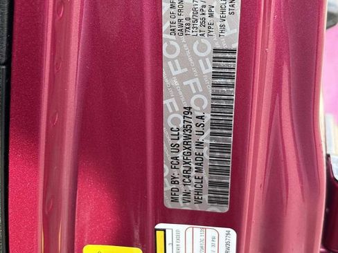 Used 2024 Jeep Wrangler Unlimited Rubicon AWD/4WD image 12