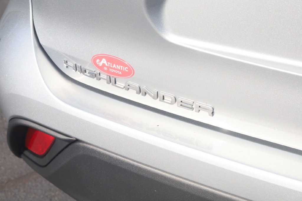 Used 2023 Toyota Highlander XLE AWD/4WD image 34