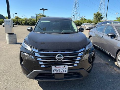 Used 2024 Nissan Rogue S FWD image 2