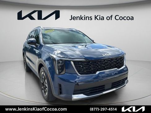 Used 2024 Kia Sorento S w/ Panoramic Sunroof Package FWD image 2