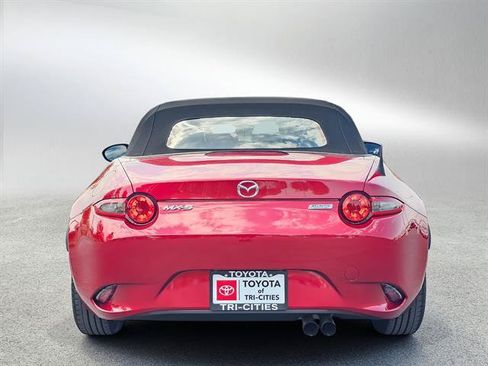 Used 2017 MAZDA MX-5 Miata Sport RWD image 4