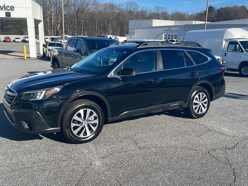 Used 2022 Subaru Outback Premium image 2