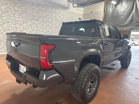 Used 2025 Toyota Tacoma SR5 AWD/4WD image 7