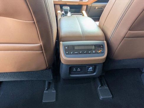 Used 2024 Nissan Pathfinder Platinum FWD image 17