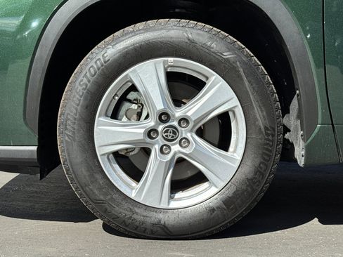 Used 2024 Toyota Highlander LE image 28