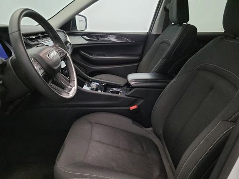 Used 2023 Jeep Grand Cherokee Laredo w/ Luxury Tech Group I image 17