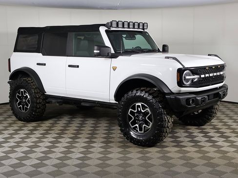 Used 2022 Ford Bronco Badlands image 41