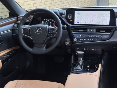 Used 2025 Lexus ES 350 w/ Accessory Package (Z2) image 20