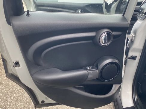 Used 2020 MINI Cooper 4-Door Hardtop w/ Storage Package FWD image 9