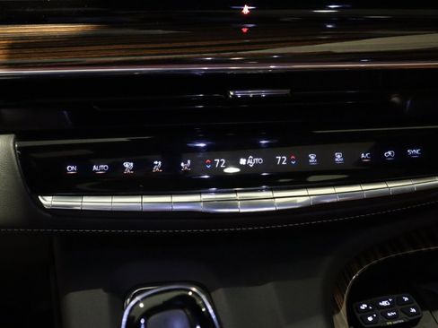 Used 2024 Cadillac Escalade Premium Luxury AWD/4WD image 38
