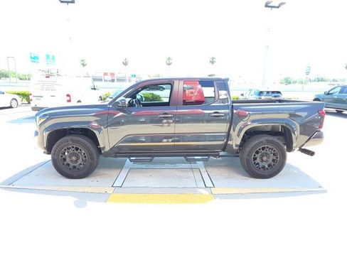 Used 2025 Toyota Tacoma SR5 image 7