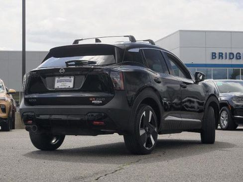 Used 2025 Nissan Kicks SR AWD/4WD image 11