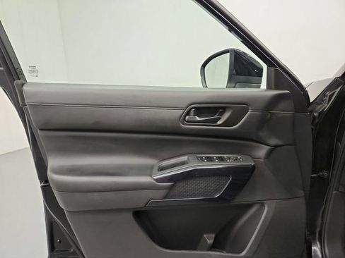 Used 2025 Nissan Pathfinder SV AWD/4WD image 27