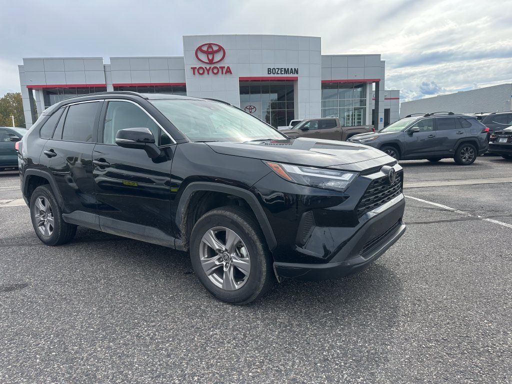 Used 2025 Toyota RAV4 XLE AWD/4WD image 1