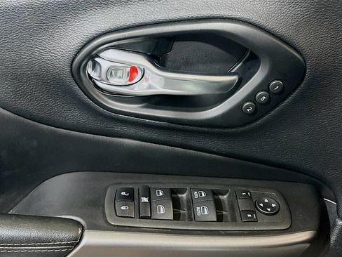 Used 2022 Jeep Cherokee Limited image 13