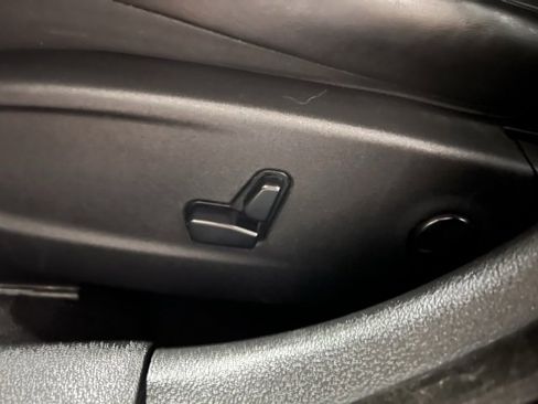 Used 2019 Chrysler 300 Limited w/ Safetytec Plus Group image 16